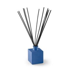 YEUN. Diffuser sticks in glass bottle