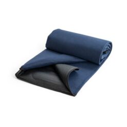 RILEY. 180 g/m² fleece blanket with carry handle and flap